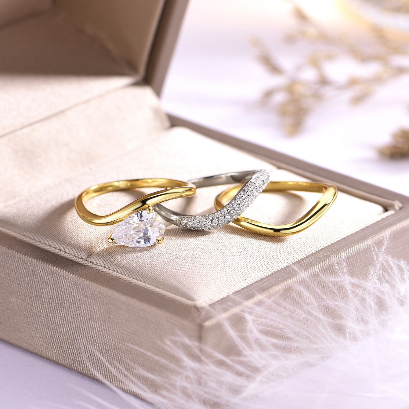 1.5carat Three-piece water drop  ring