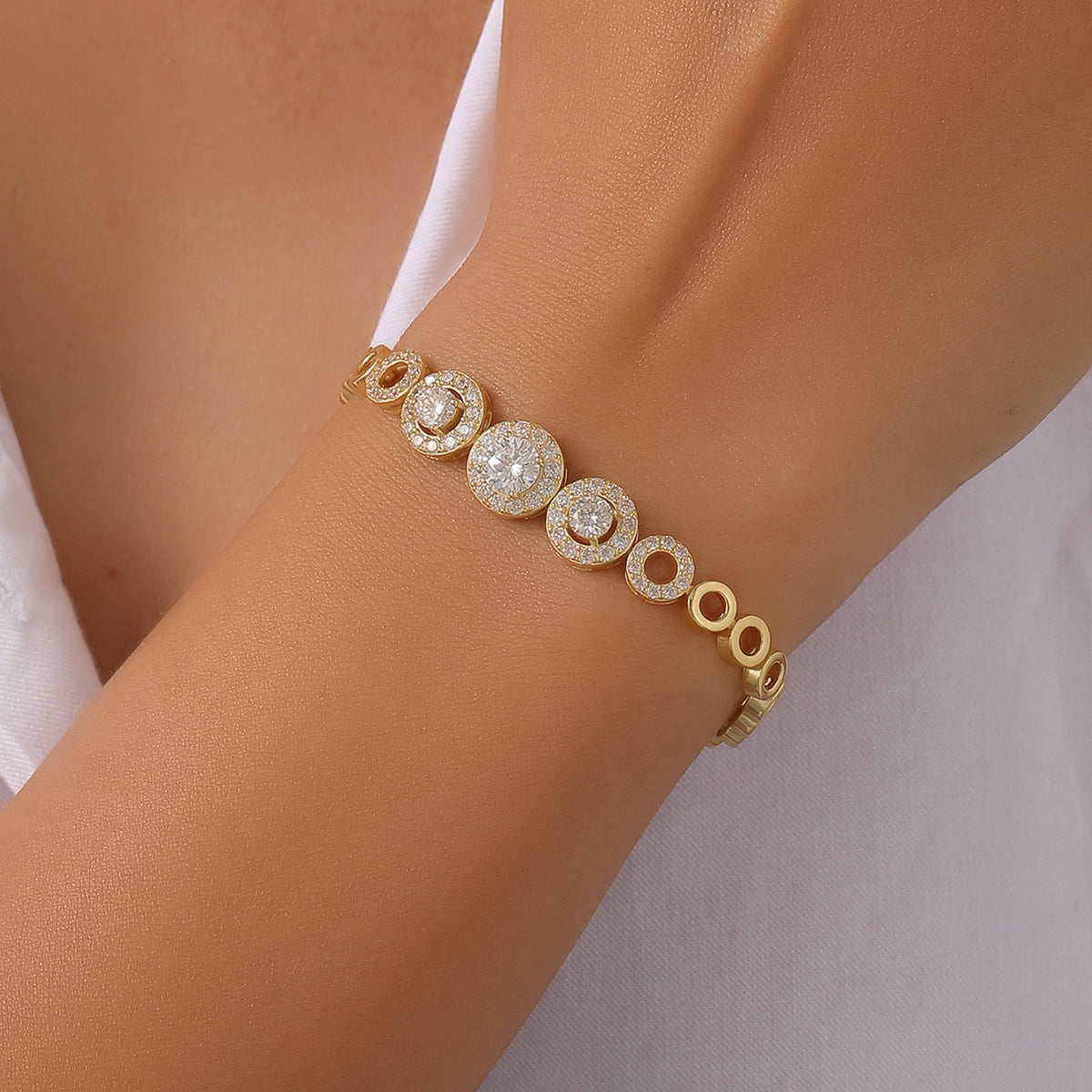 hollow circle bracelet