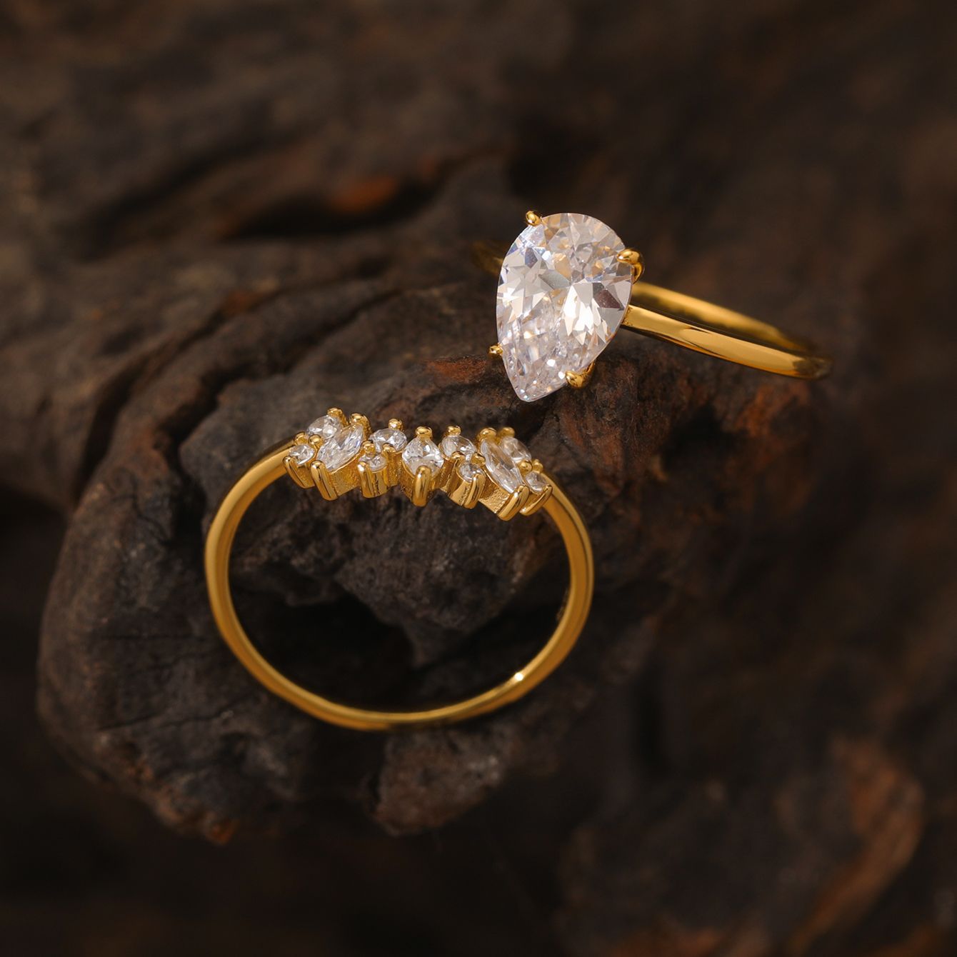 2 carats Droplet-shaped striped stacked ring