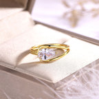 1.5 carats Drop-shaped moissanite ring