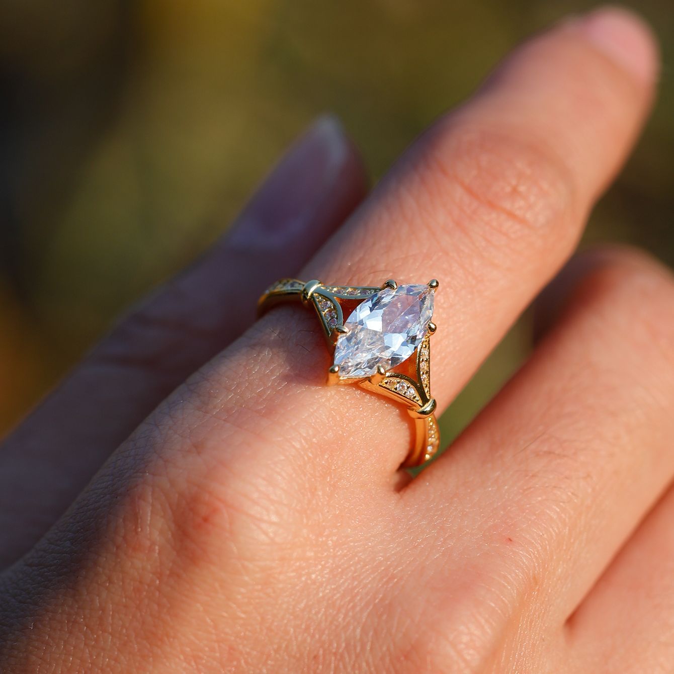 2 carat Horse eye elegant classic ring