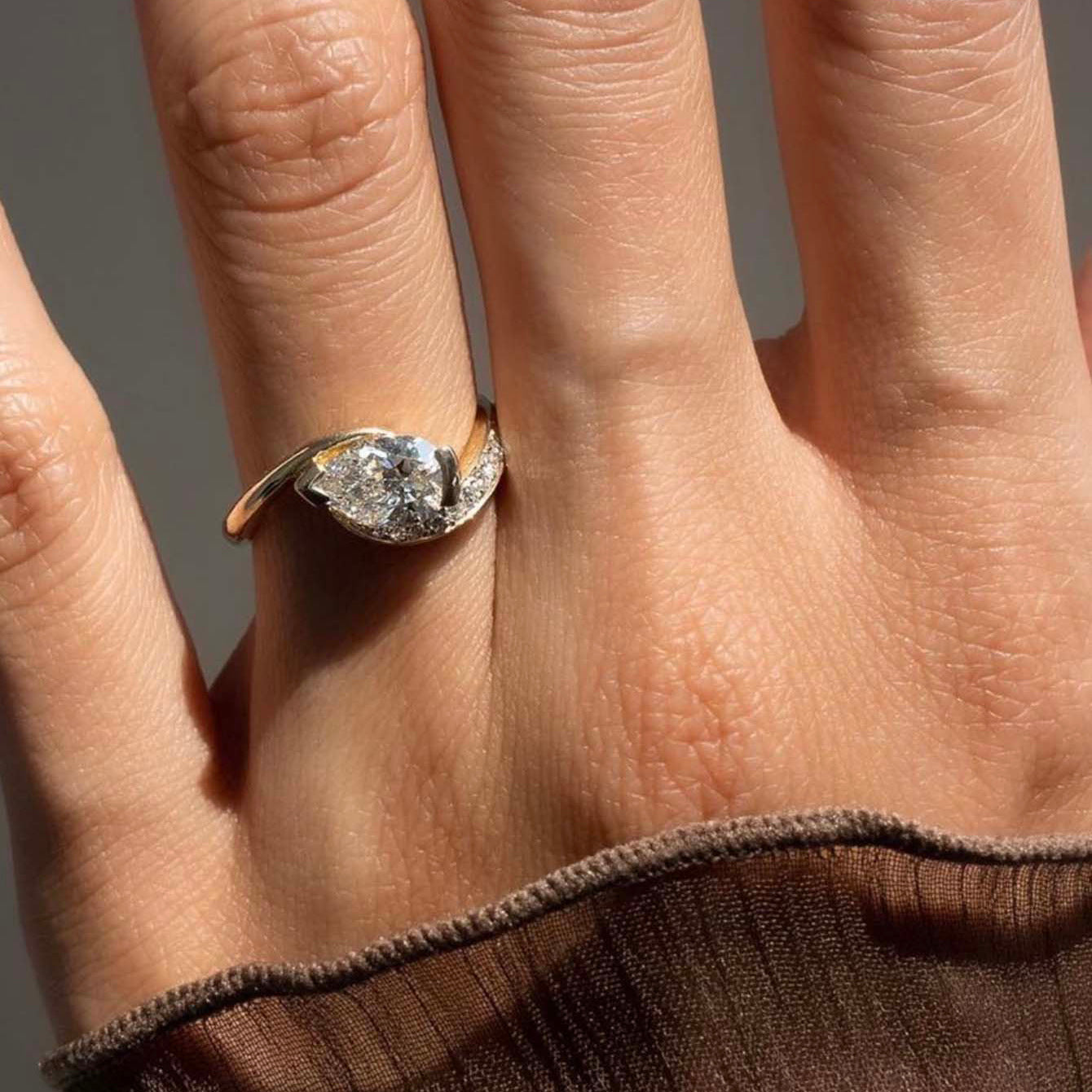 1.5 carats Water drop women's ring