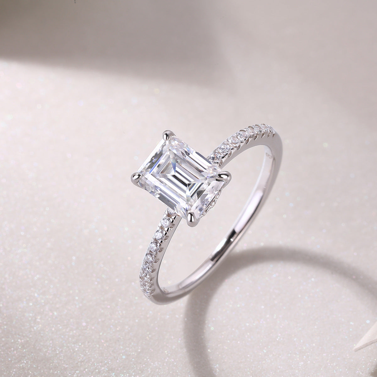 Inlaid exquisite personalized ring