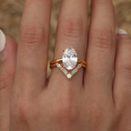 4.5 carat  egg-shaped main stone exquisite set ring