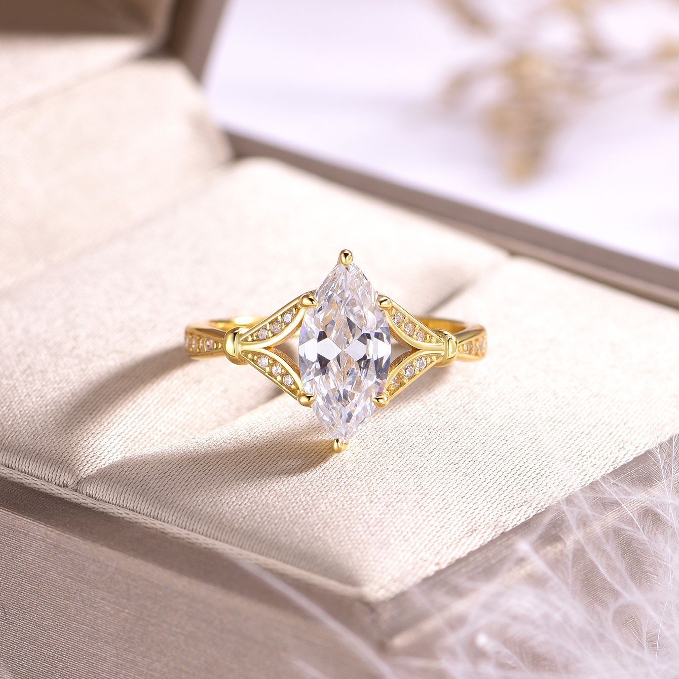 2 carat Horse eye elegant classic ring