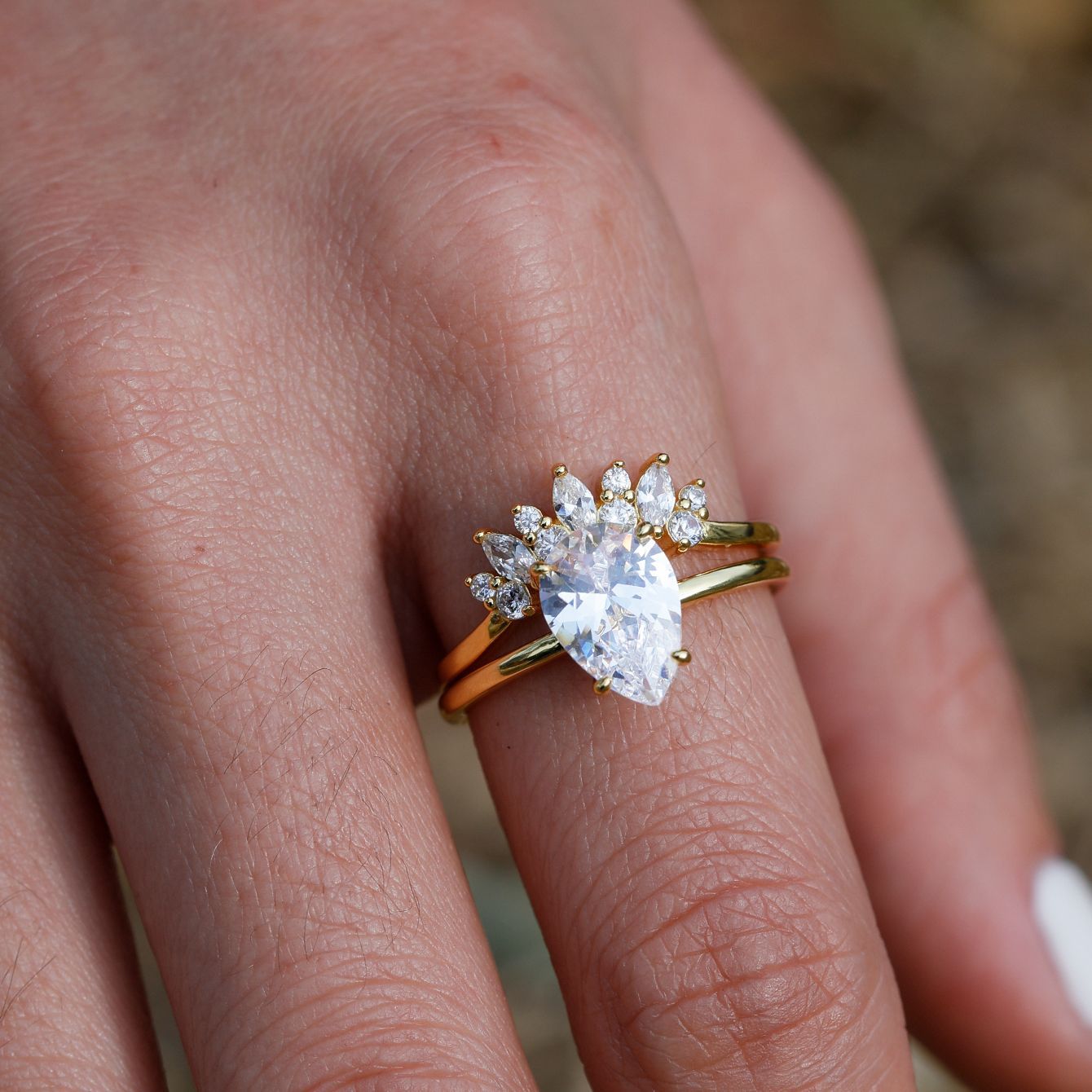 2 carats Droplet-shaped striped stacked ring
