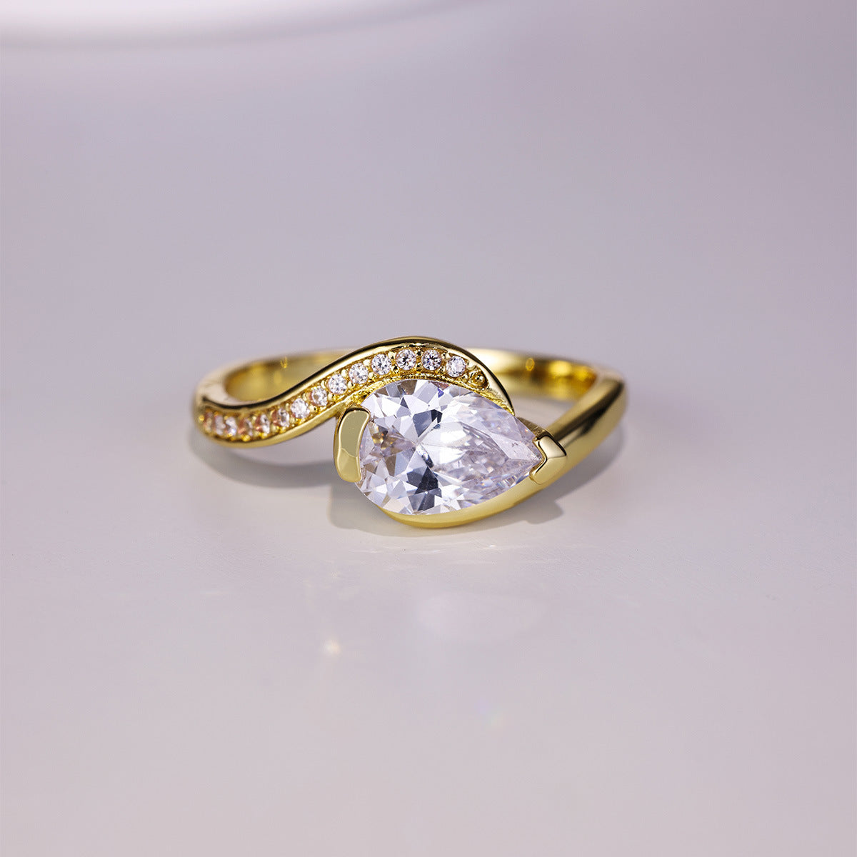1.5 carats Water drop women's ring