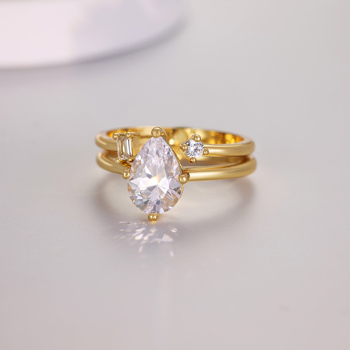 2-carat drop-shaped sparkle combination set ring.