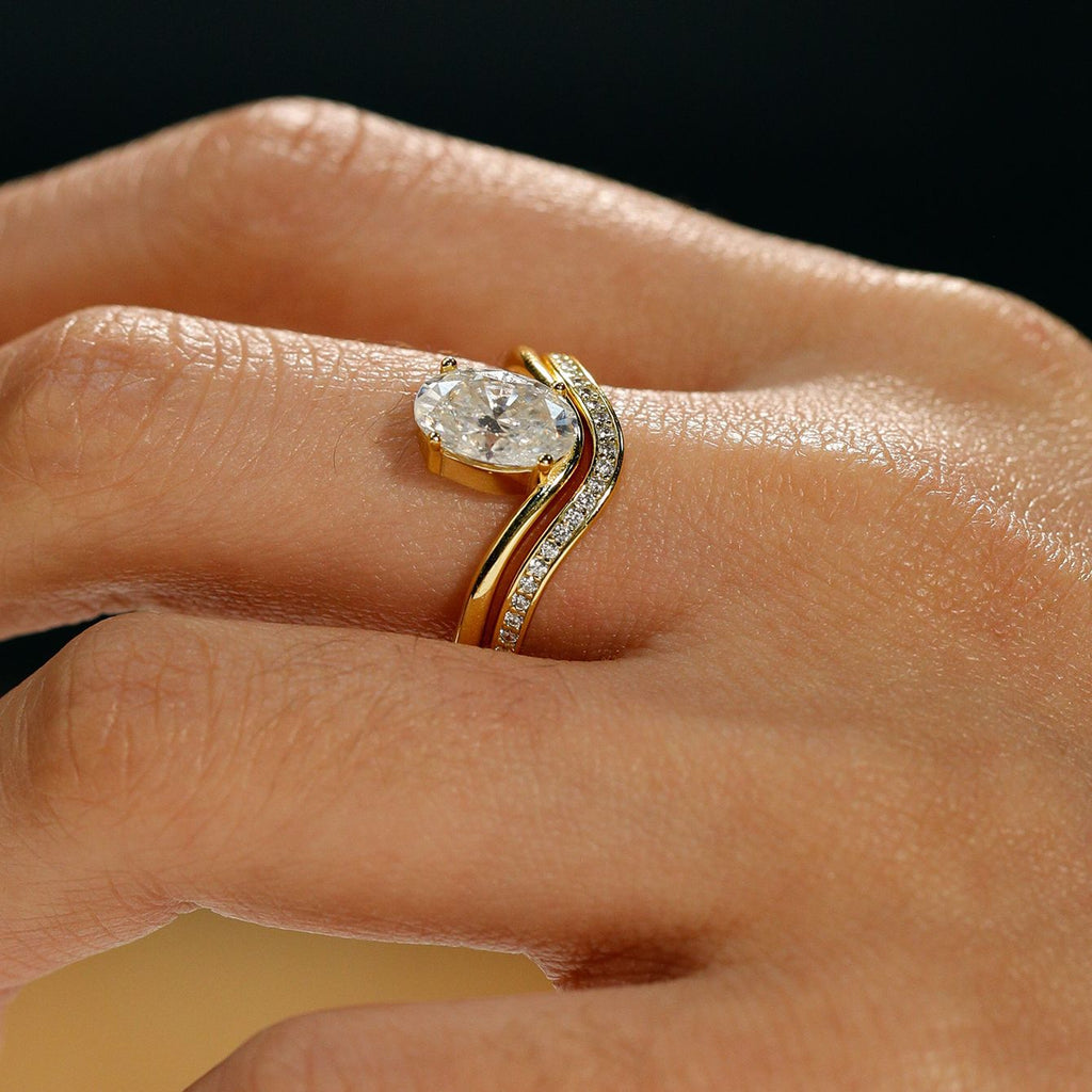 2.5 carat egg-shaped  ring