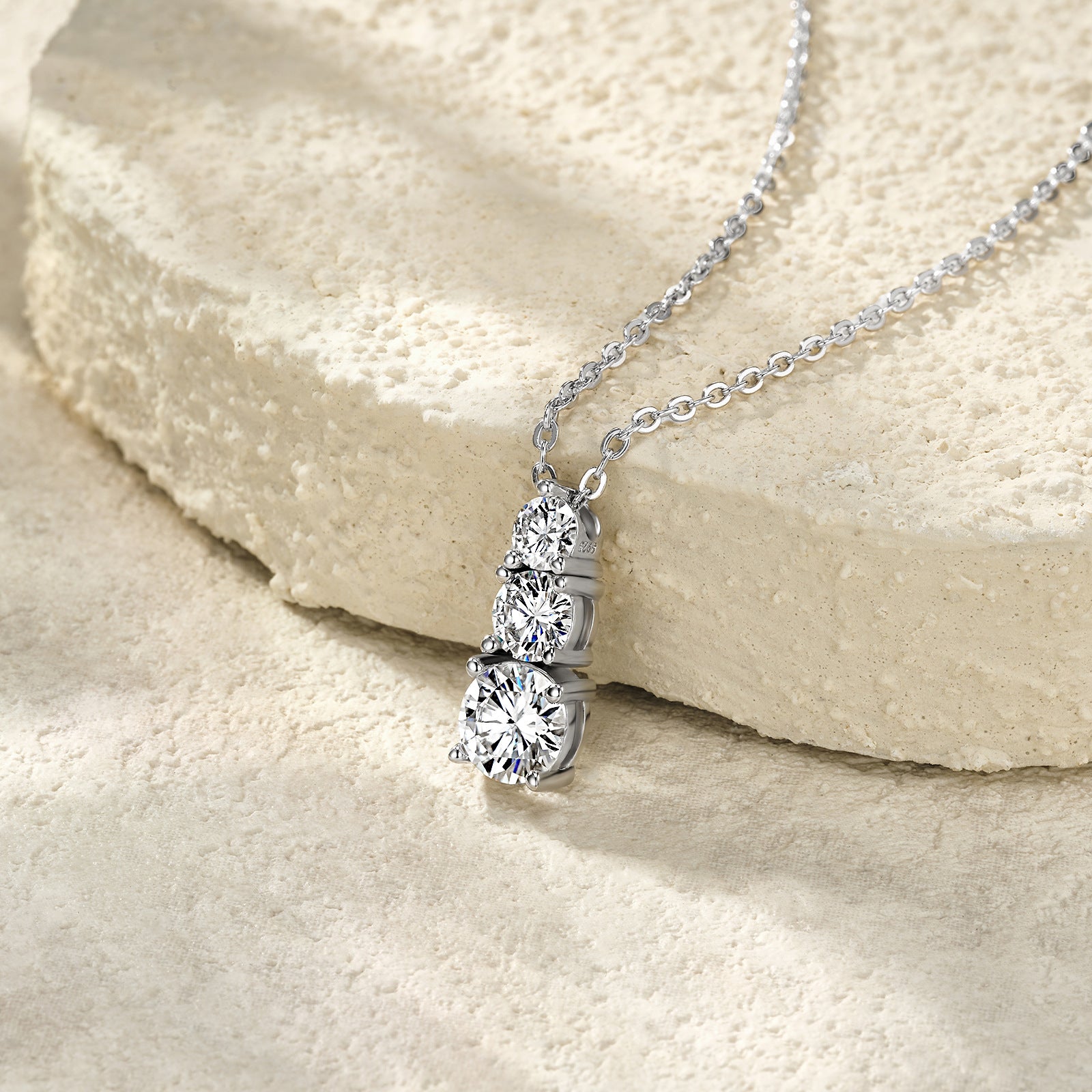 Sansheng stone moissanite clavicle chain