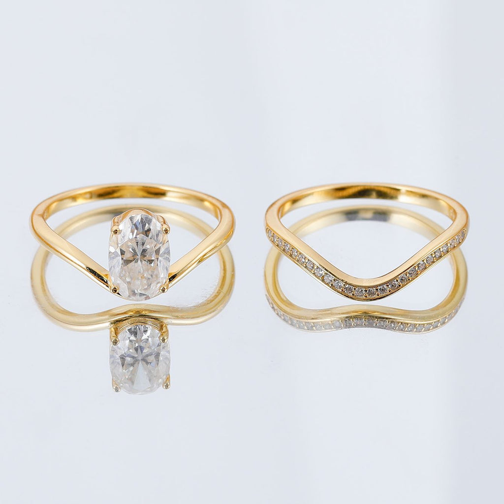 2.5 carat egg-shaped  ring