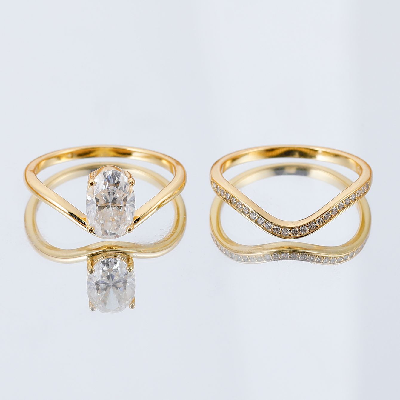2.5 carat egg-shaped  ring