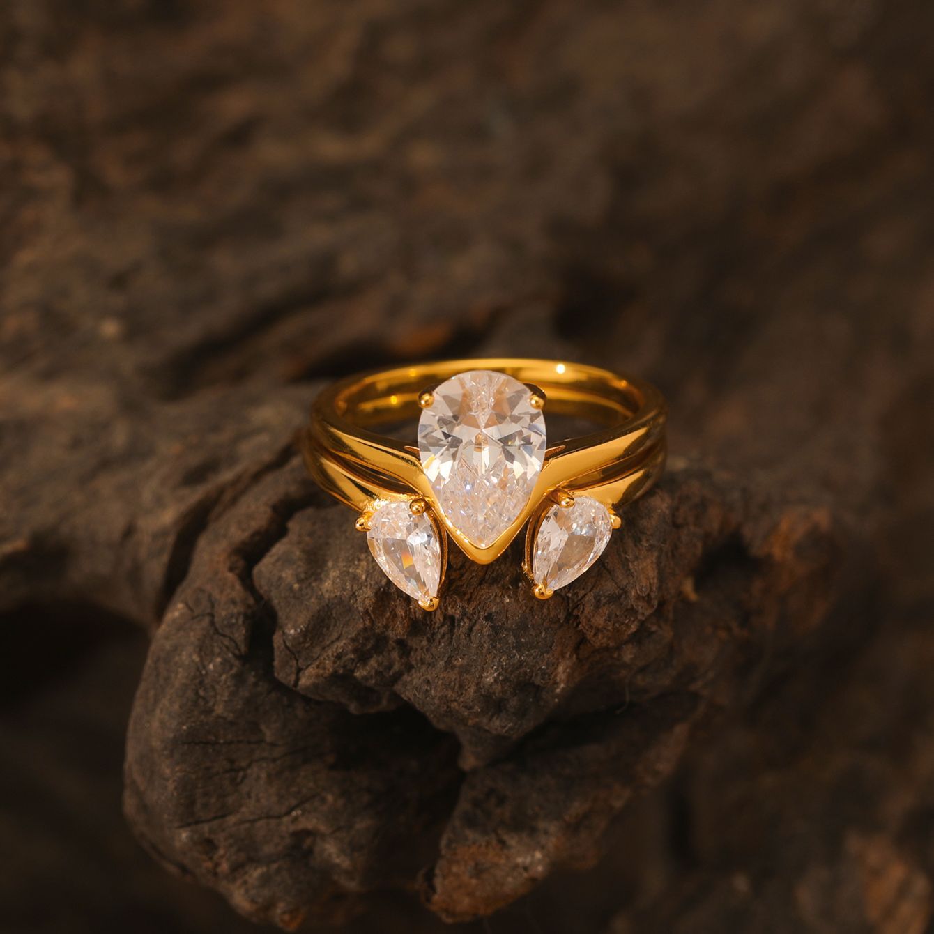 1.75 carats Water drop main and auxiliary rings