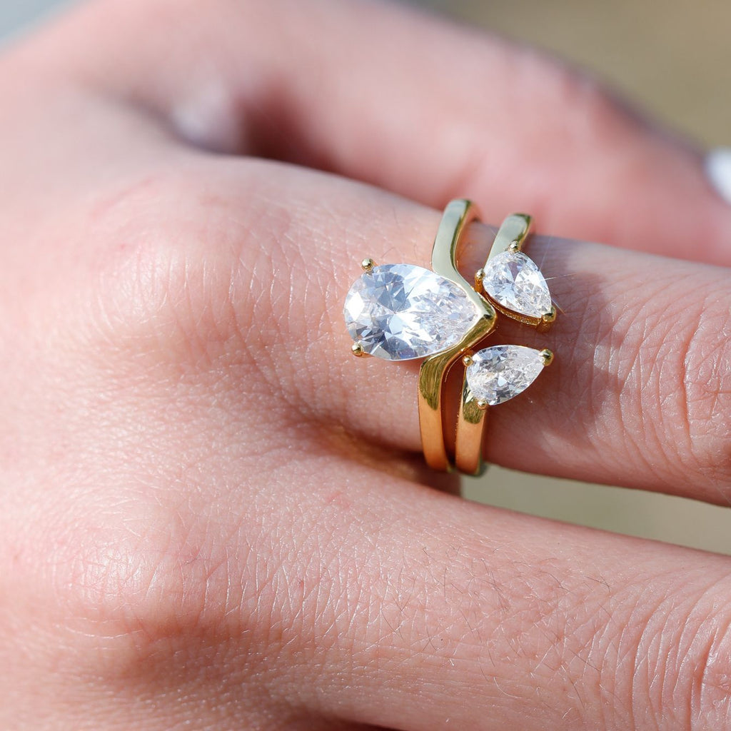 1.75 carats Water drop main and auxiliary rings