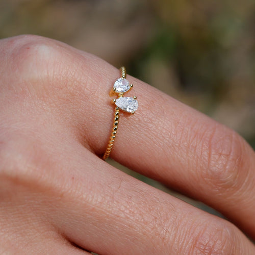 0.65 carats drop-shaped ring