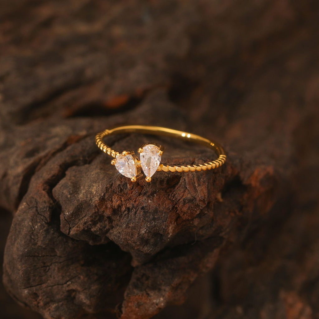 0.65 carats drop-shaped ring