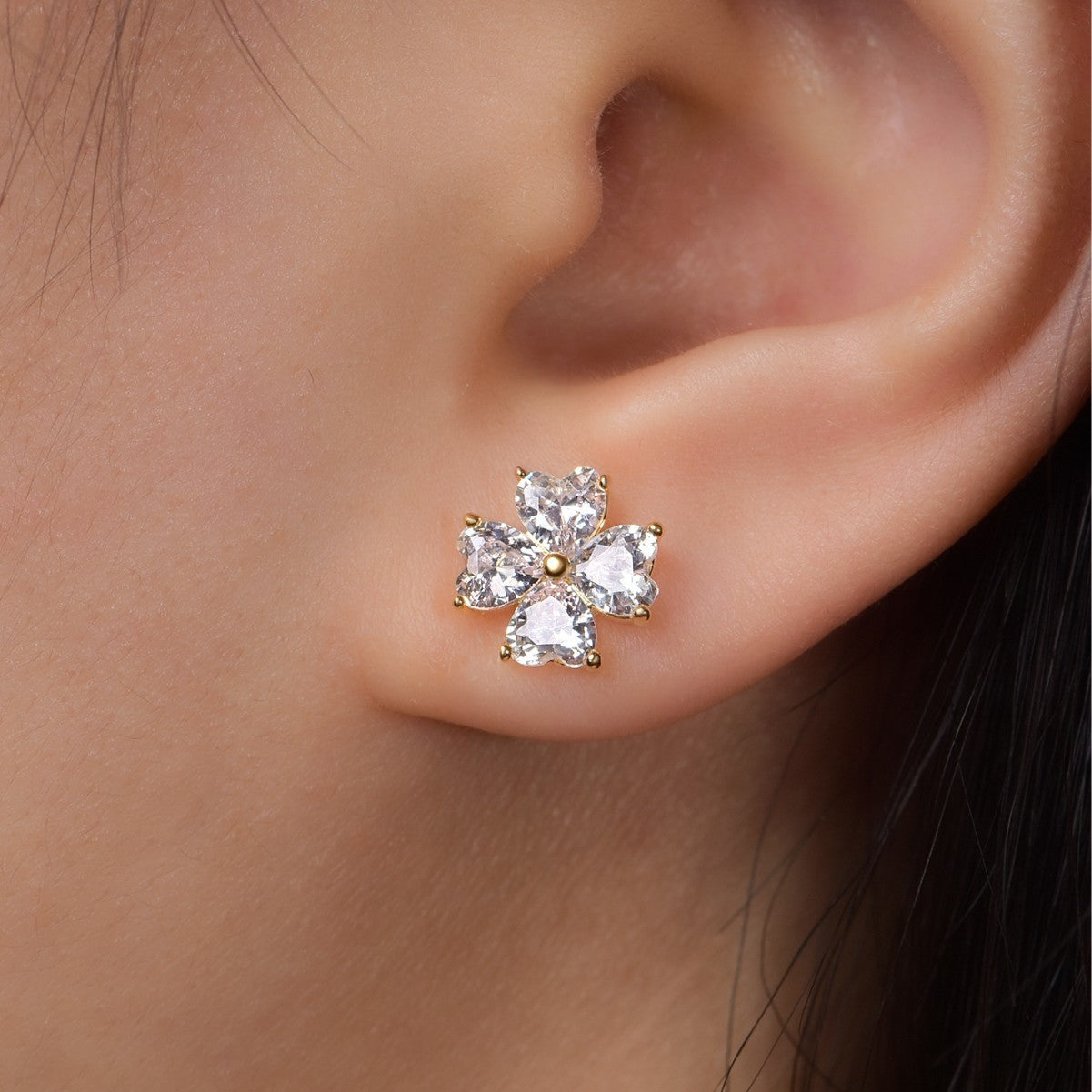 Flower  stud earrings heart-shaped four-petal design