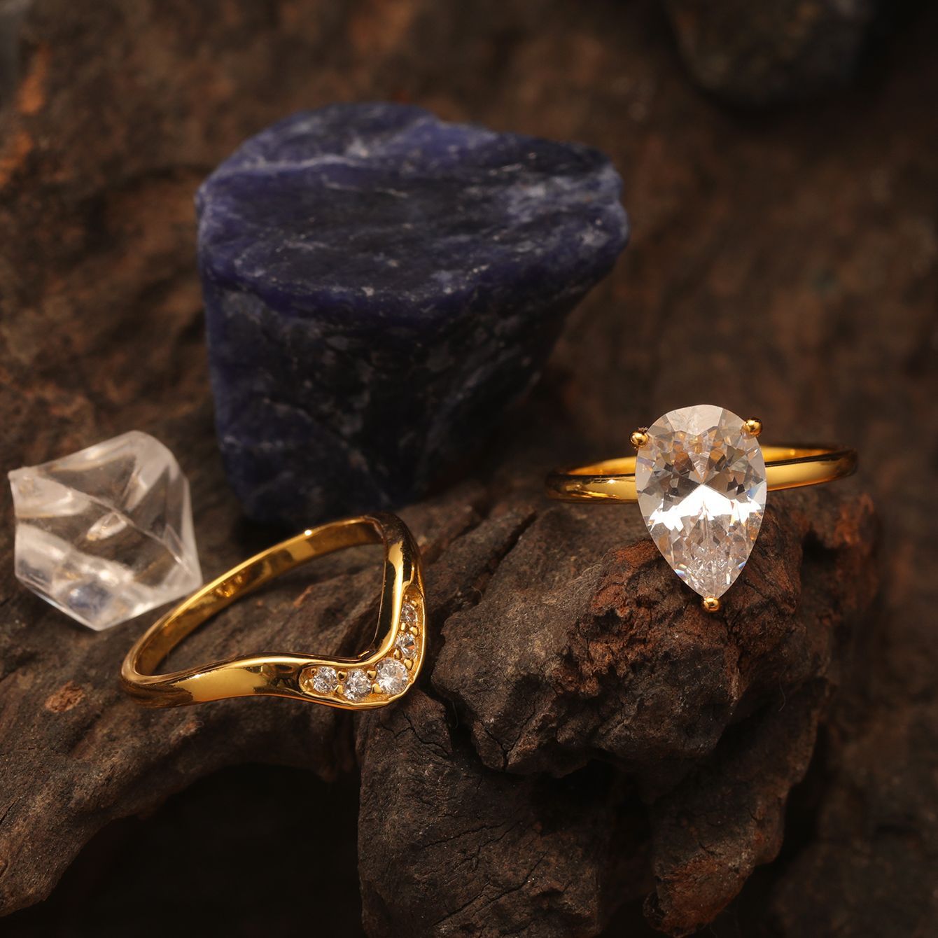 4 carat drop-shaped main stone  ring