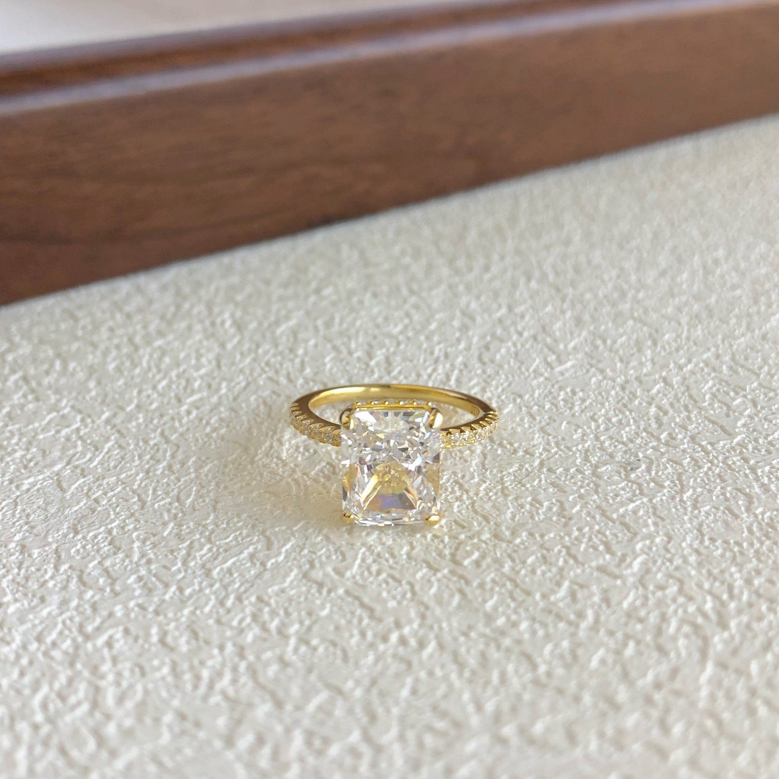 Fashion commuter ring