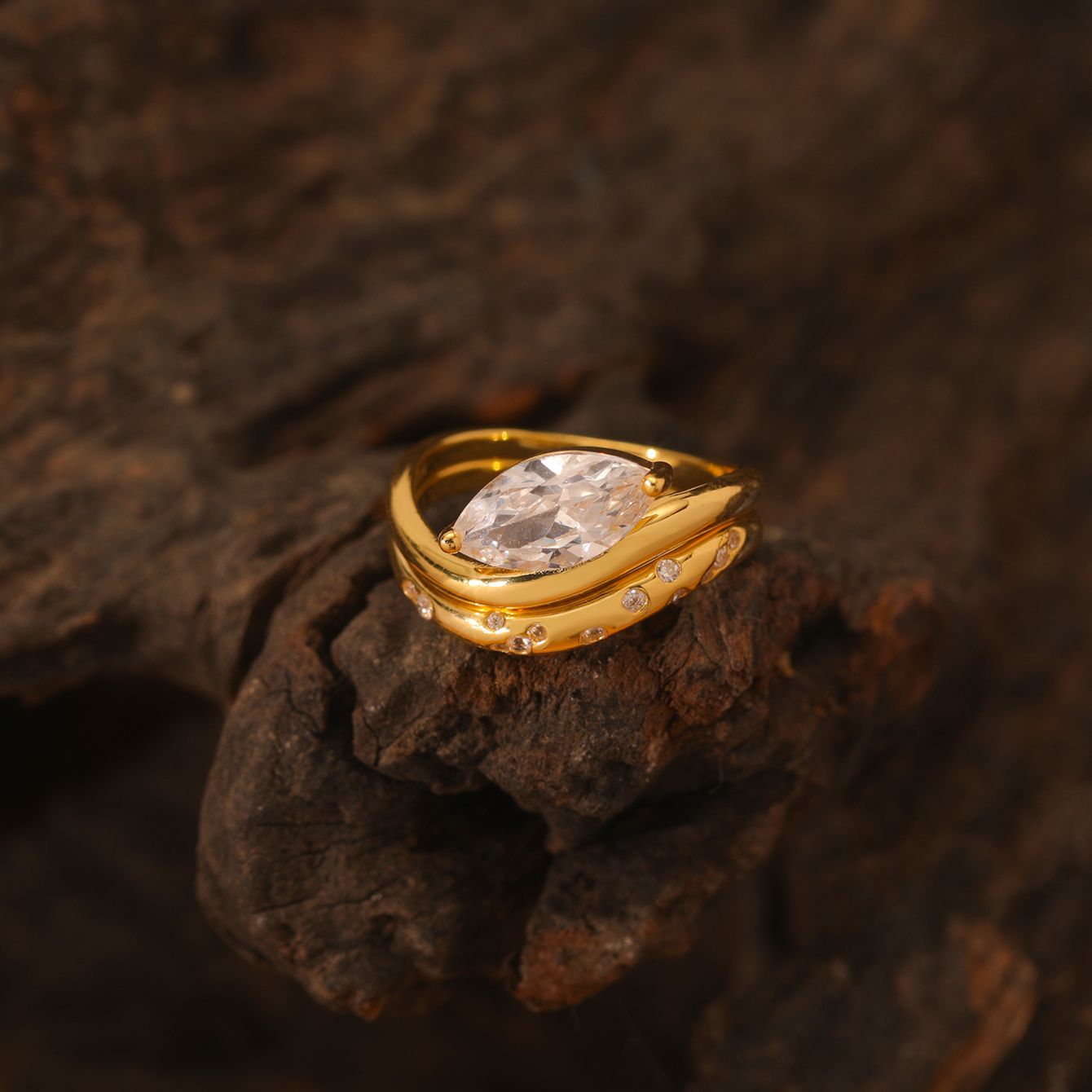 2 carats Horse eye  main and auxiliary ring combination