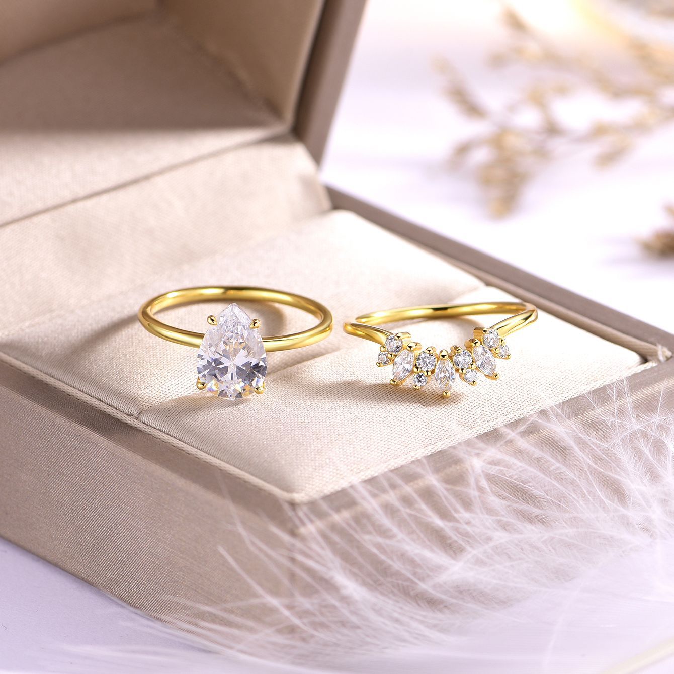 2 carats Droplet-shaped striped stacked ring